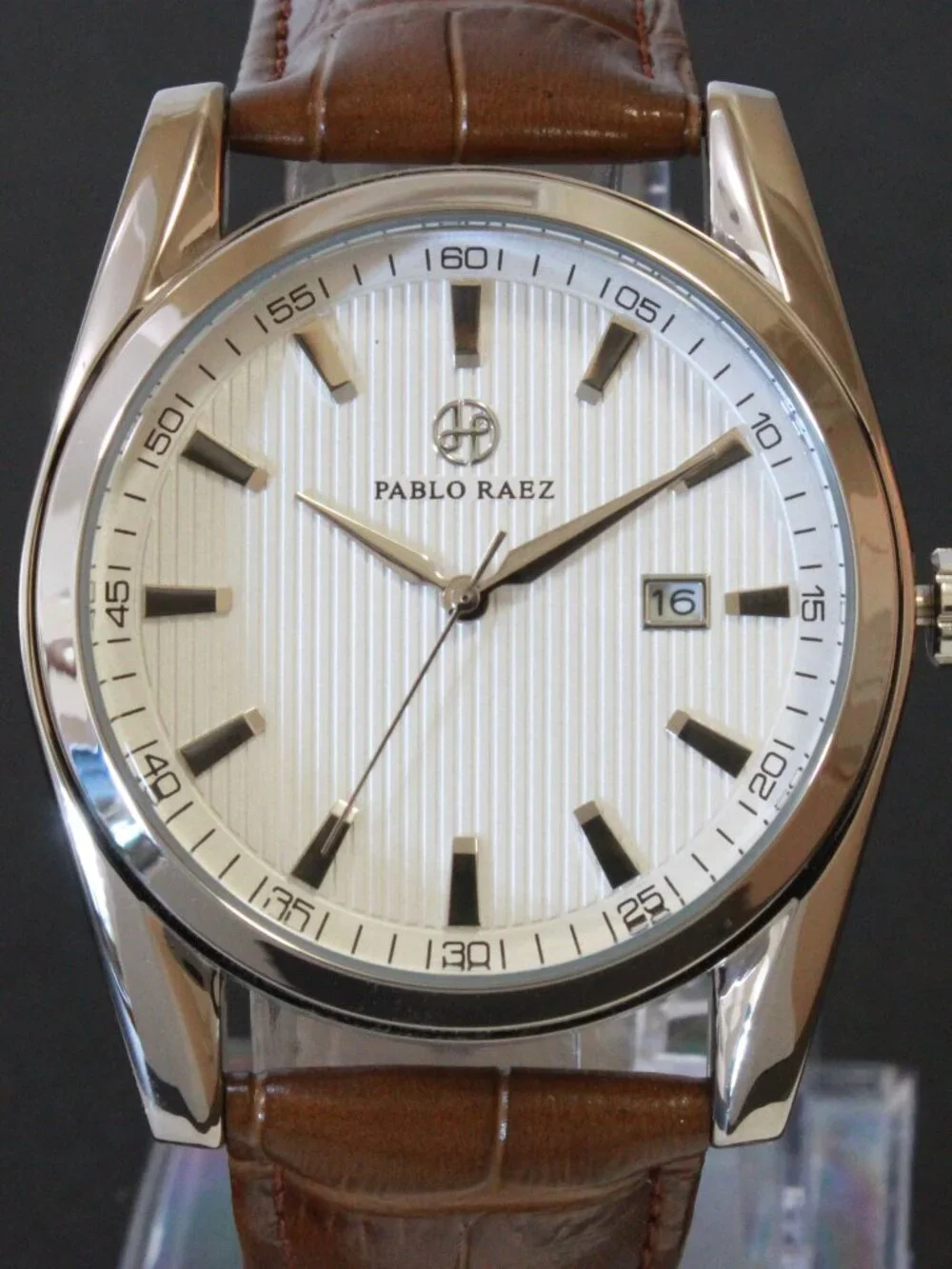 Men's Contemporary Dress Textured Dial Raised Indices Date Complication 41mm - Picture 6 of 10